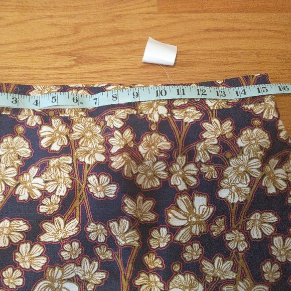 NWT J.Crew Navy/White/Pink Cotton Winter Floral Pencil Skirt - Sz 2R - Picture 4 of 5